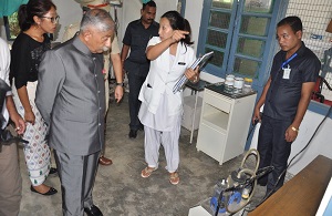 The Governor of Arunachal Pradesh Brig (Dr.) B.D. Mishra (Retd) paid a surprise visits to healthcare facilities in the peripheral areas of the Capital complex on 6th October 2017. 